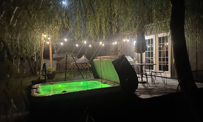 Fishers House | Fishers home/Pet Friendly/hot tub/golf/pickleball/fenced yard/concerts!
