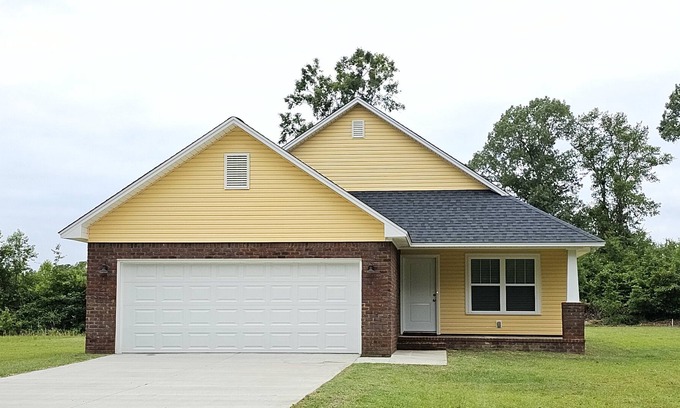 Manning House | Fishing and boating within Walking distance to Lake Marion
