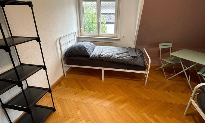 Kraherwald Apartment | Fitters' apartment for 6 people in Stuttgart, quiet location, central, parking spaces