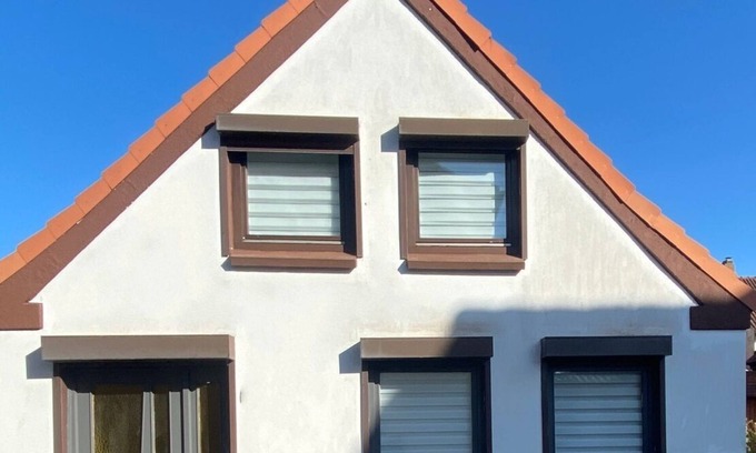 Brunsbuttel House | Fitters' house in the center near the industry