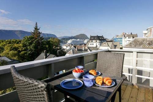 Alesund Apartment | Fjord Vista - Top floor apartment in Ålesund