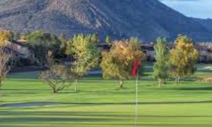 Flagstaff Hotel | Flagstaff 1 Bedroom! Perfect for Golf Enthusiasts!