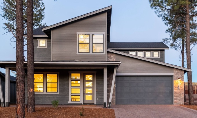 Flagstaff House | Flagstaff Escape: New Home w/eight person hot tub, pool table, and game room