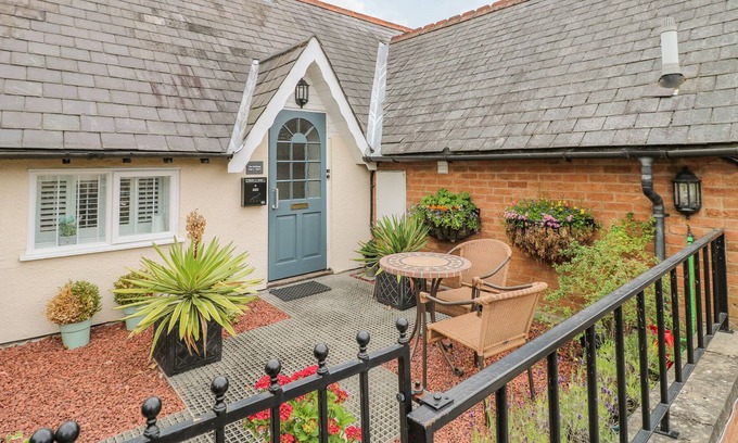 Oakham Apartment | FLAT 2, family friendly, with a garden in Oakham