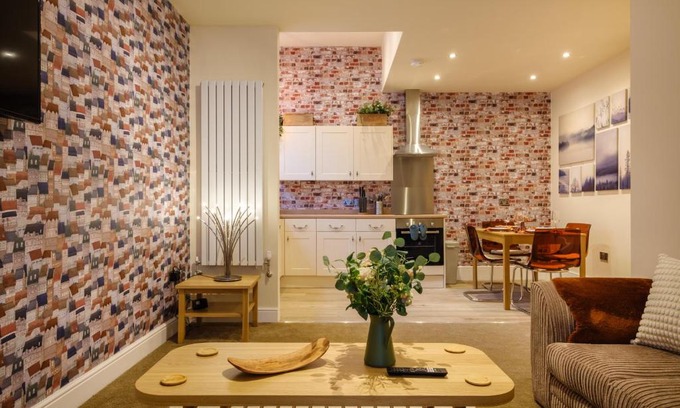 Bowness-on-Windermere Apartment | Flat 2, The Old Antiques Warehouse - FREE off-site Health Club access with Pool, Sauna, Steam Room & Gym