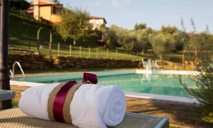 Lari Apartment | Flat in Lari, A/C, terrace, pool, restaurant, Wi-Fi, close to the village, Me