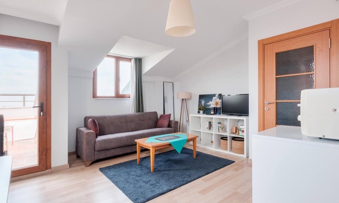 Avcilar Apartment | Flat w Terrace 4 min to Pelican Mall