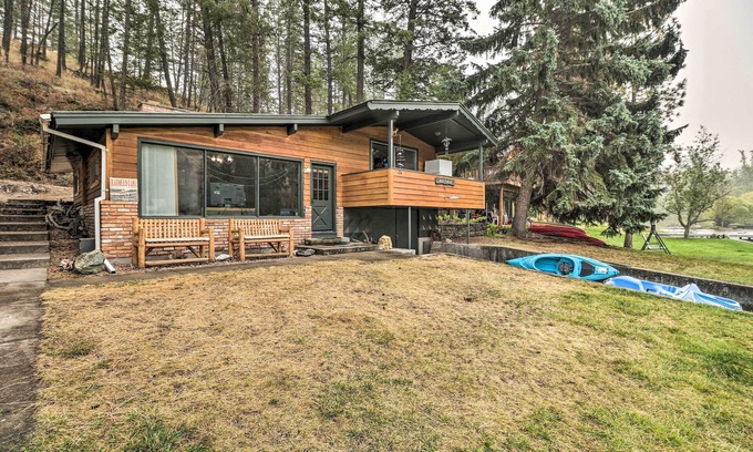 Polson Cabin | Flathead Lake Waterfront Cabin w/Dock & Kayaks