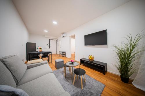 Zagreb Apartment | Flex SelfCheckIns 188 - Zagreb - 2 Bedrooms - Parking - Loggia