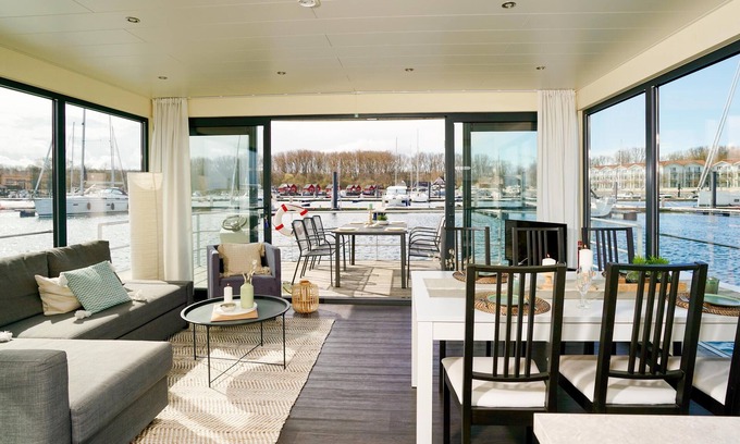 Boltenhagen House | Floating 44 in Boltenhagen - Festliegende Hausboot in der Weißen Wiek