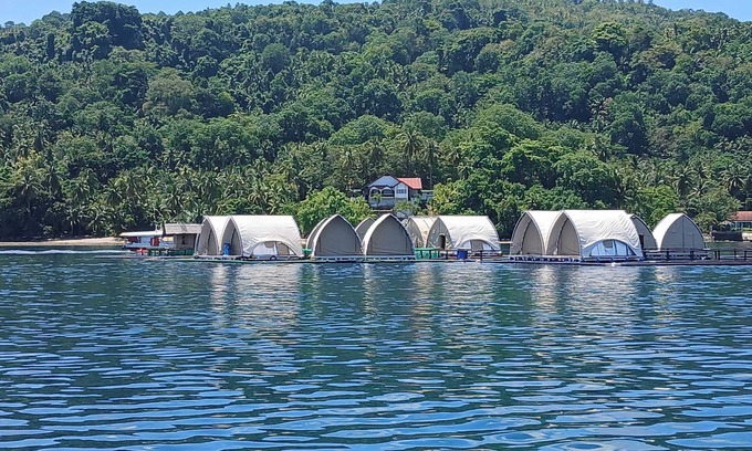 Kaputian Boat Rental | Floating Home in Reef Resort Unit 11