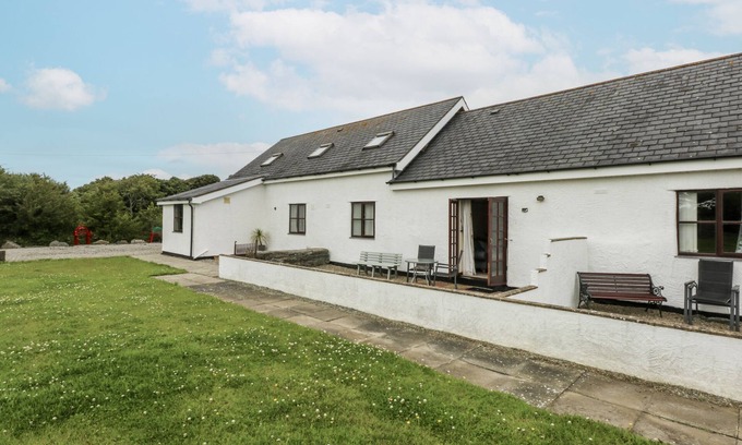 Bodedern Cottage | FLORENCE COTTAGE, pet friendly, character holiday cottage in Bodedern