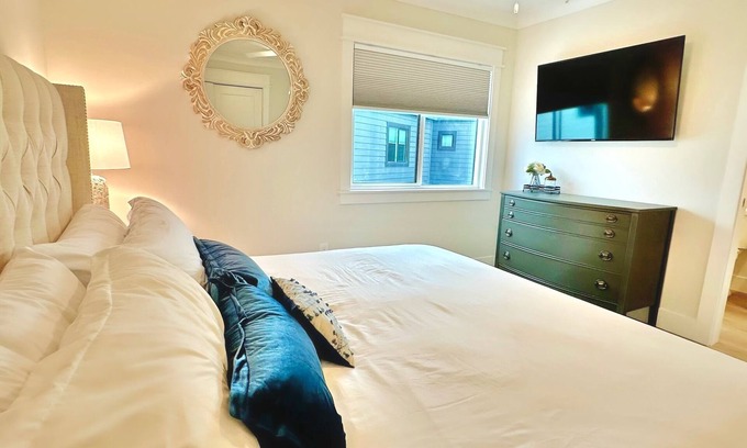 River District Boat Rental | Flourish at The Cove