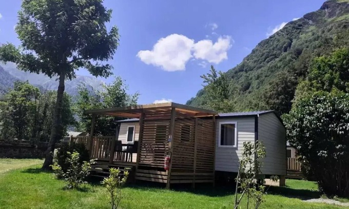Arras-en-Lavedan House | Flower Camping Pyrénées Natura * - Homeflower Premium 33.5m2 - 3 bedrooms - semi-covered terrace +LV + BBQ 6 people