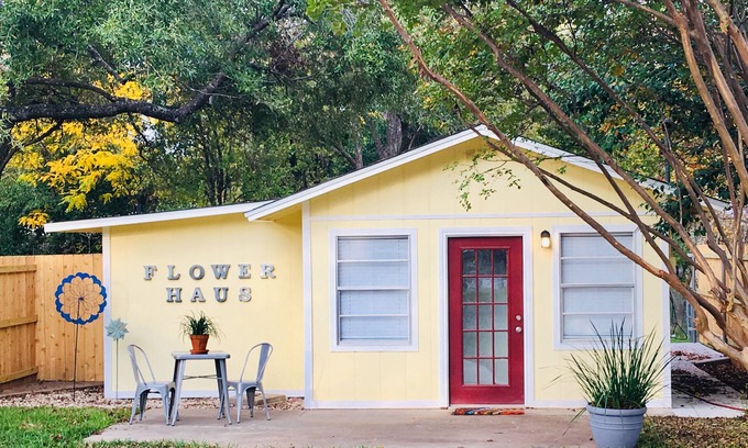Fredericksburg House | Flower Haus Adorable Cottage with HOT TUB 6 blocks to Main St/Center