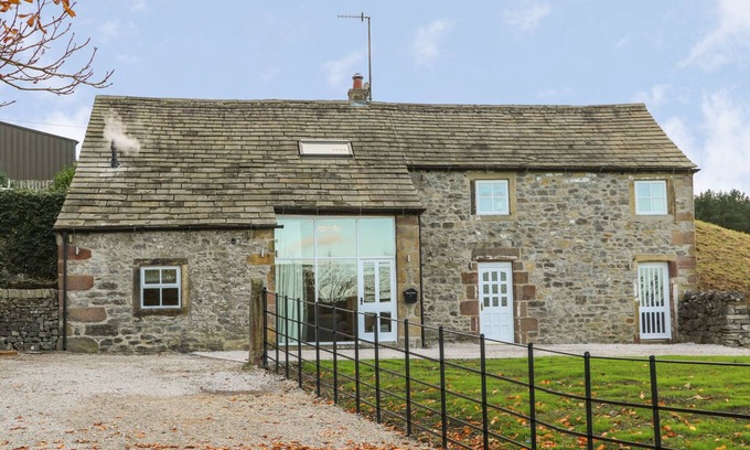 Coniston Cold Cottage | FOGGA CROFT COTTAGE, pet friendly, with hot tub in Gargrave
