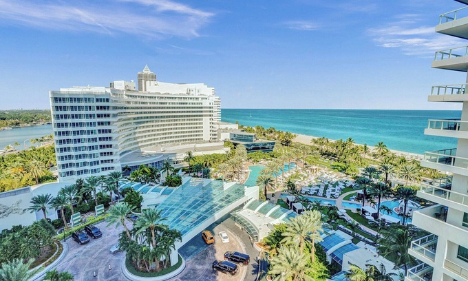 Mid Beach Condo | Fontainebleau Ocean View Junior Suite!