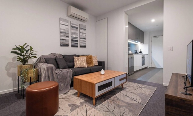 Footscray Apartment | Footscray pool pleasant &Bright 2BR2BA apt