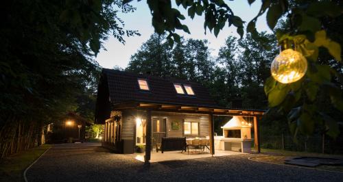 Nedelisce House | Forest Cabin Nest-Family Retreat for 7 with Sauna & Hot tub
