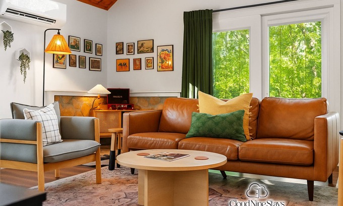 Berkeley Springs Cabin | Forest Haven: Hot Tub, Record Player, Fire Pit