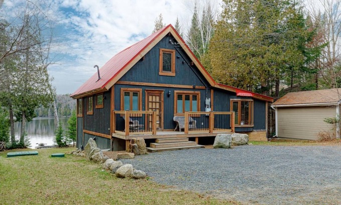 Nominingue Ski Chalet | Forest & kayak family cottage