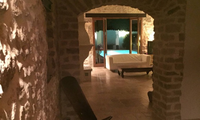 Saint-Mathieu-de-Treviers Villa | Former sheepfold in an old village with garden and swimming pool