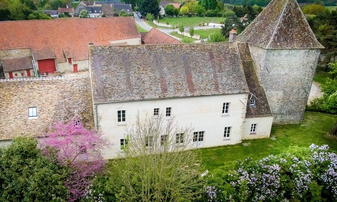 Roinville House | Fortified manor with fields as far as the eye can see