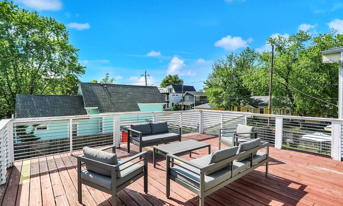 Fountain Square House | Fountain Square Gem w/Rooftop Patio & Fire Pit