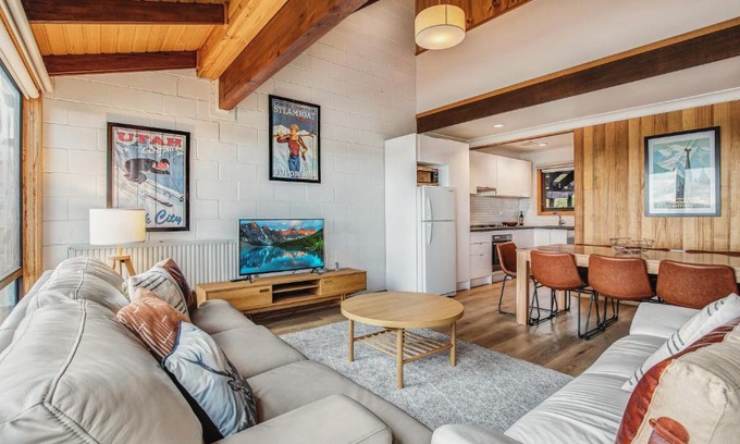 Hotham Heights Apartment | Fountains 3