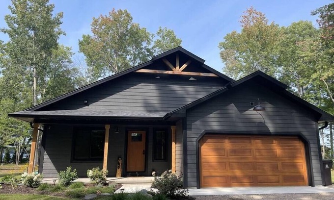 Minocqua House | Fox's Den Fence Lake Home - Private with Lake View