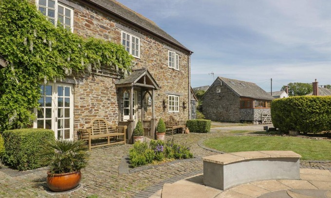 Gorran House | Foxes Den
