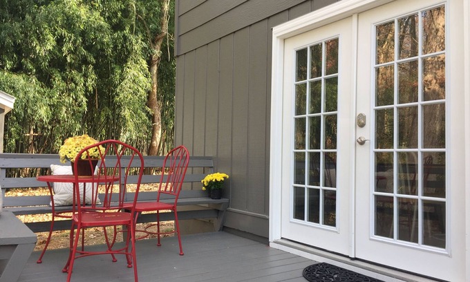 Hendersonville Cottage | Foxhole Cottage - Close to downtown
