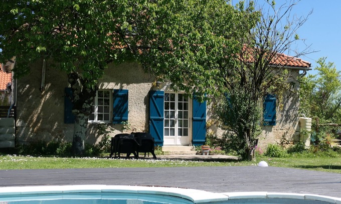 Sorges-et-Ligueux-en-Perigord Cottage | Gîte - Le Viennois: This cozy luxury 1-6 person semi-detached gîte