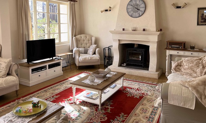 Sorges-et-Ligueux-en-Perigord Villa | Villa with swimming pool and a vast landscaped park. For 6 to 14 travelers.