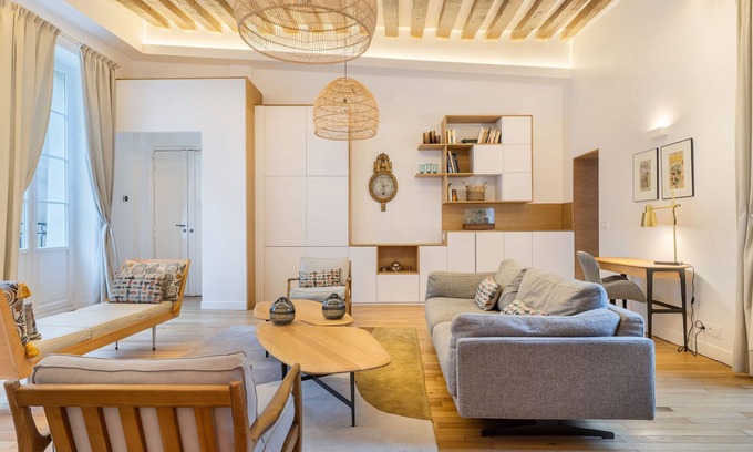 Arsenal Apartment | François de Sales, 2BR/2BA, 6 people