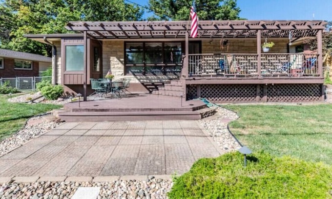 North Central Omaha House | Frank Lloyd WrightishMid Century Mod Time Capsule