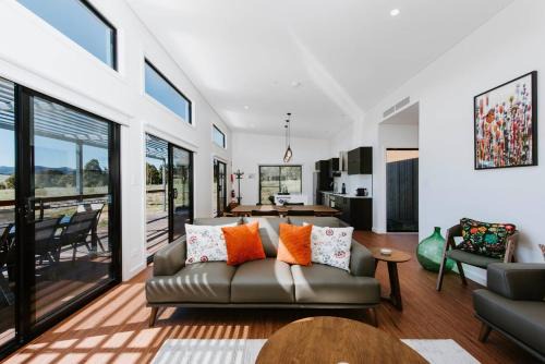 Erudgere House | Frantoio Cottage - Serene Horizons, Stylish Comforts