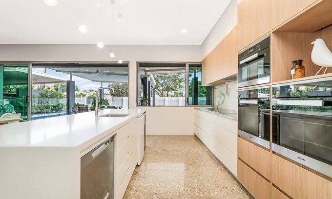 Fannie Bay House | Fred's at Fannie - NT - Aussie Abodes - 10 min walk to beach