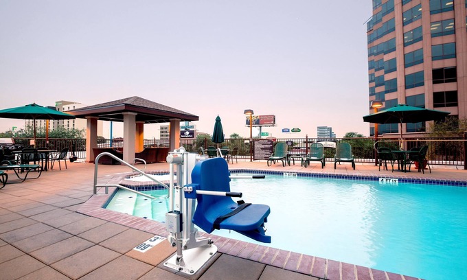 Shearer Hills - Ridgeview Condo | Free Breakfast + Outdoor Pool and Hot Tub | 15 Minutes from the Riverwalk!