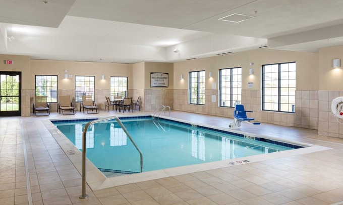 Polaris Apartment | Free Breakfast & Pool Access. King Studio Near Ohio State University!