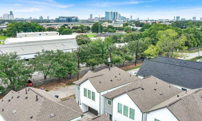 OST - South Union Apartment | Free Garage Parking with EV Charger! Downtown