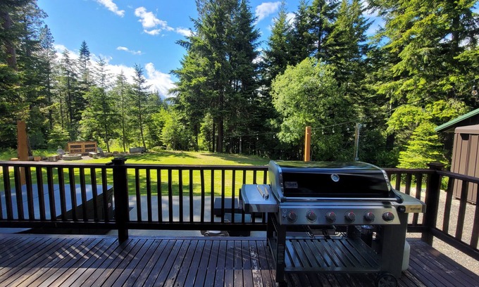 Ronald House | FREE NIGHT Cozy Cabin in the woods, saltwater hot tub , snowmobile from the door