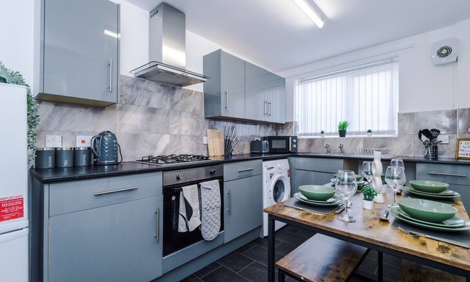 Liverpool House | Free Parking & 5 mins to Anfield
