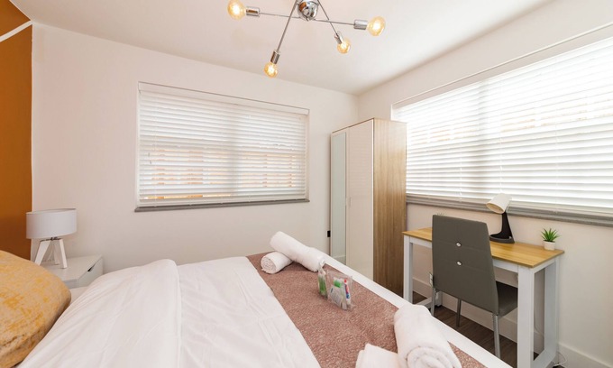 Reading Apartment | Free Parking |2 Beds| Fully Equipped| Central City