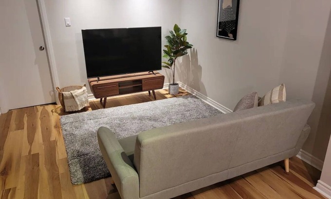 Ahuntsic Apartment | Free Parking-Cozy 3 1/2 - 1BR near metro station