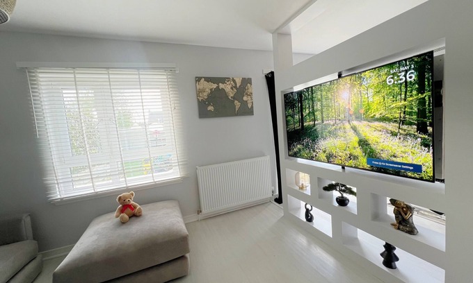 Niddrie House | FREE PARKING-family city retreat