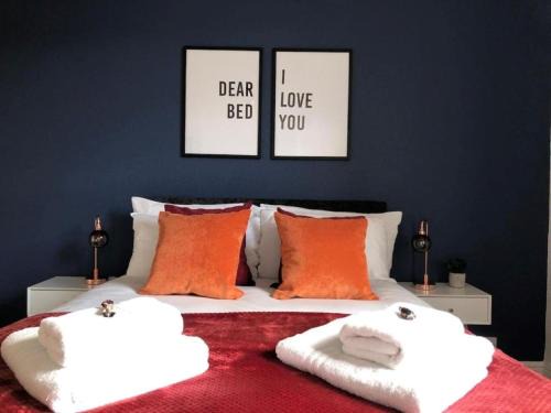 Coventry House | Free parking, free wifi, city centre, contractor and family friendly
