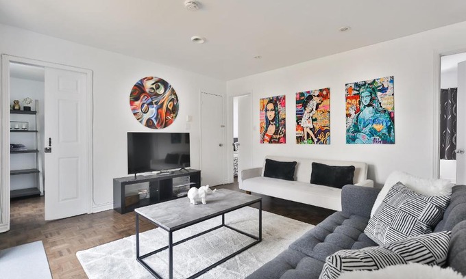 Ville-Marie Apartment | FREE PARKING - Full APARTMENT - 5 min walk to METRO - CENTRAL LOCATION