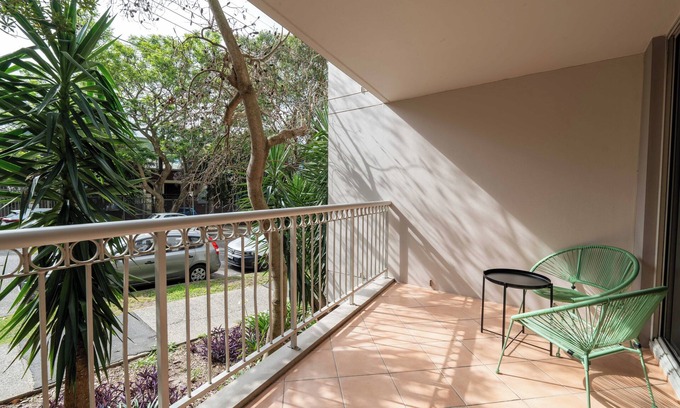 Rosebery Apartment | Free Parking, gym and pool | Spacious and charming 2 bedroom Rosebery Apartment