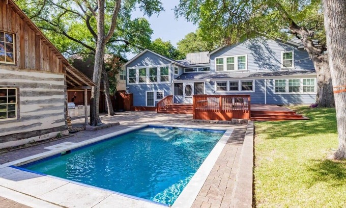 Tarrytown House | Free Parking, Gym, Pool | Songbird - Portoro